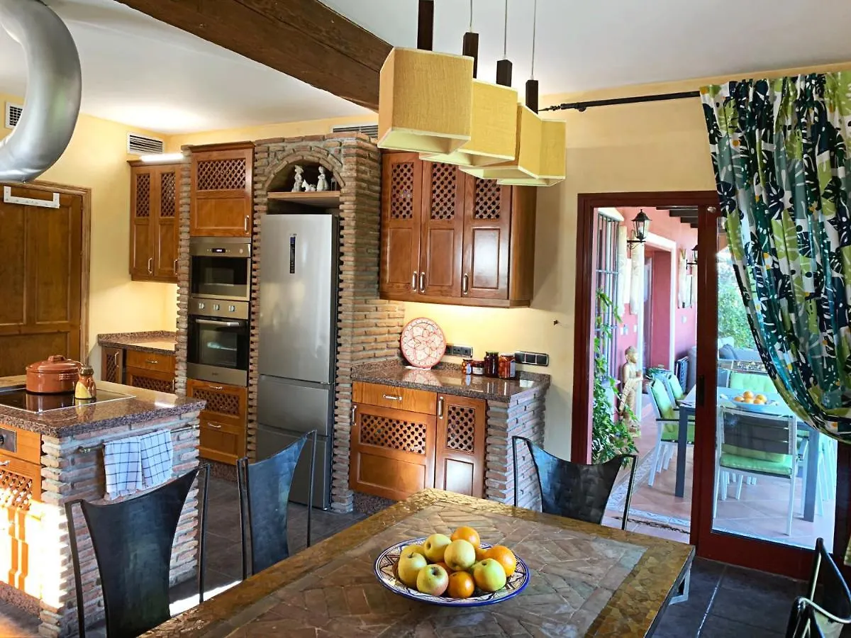 Villa Nabrisa Marbella, 5 Bedroom, Private Pool, Garden, Bbq 0*, Marbella